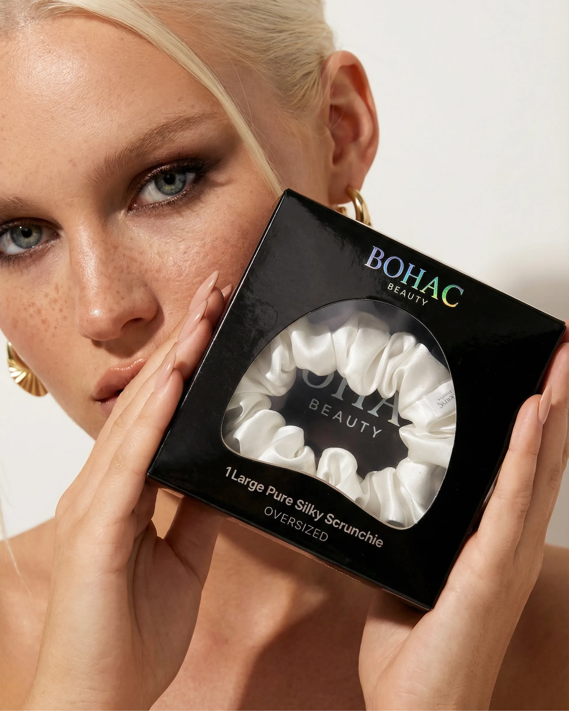 Model mit BOHAC Packaging